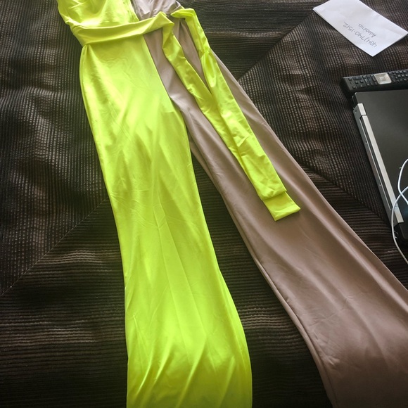 Beautiful Romoer - Picture 2 of 3